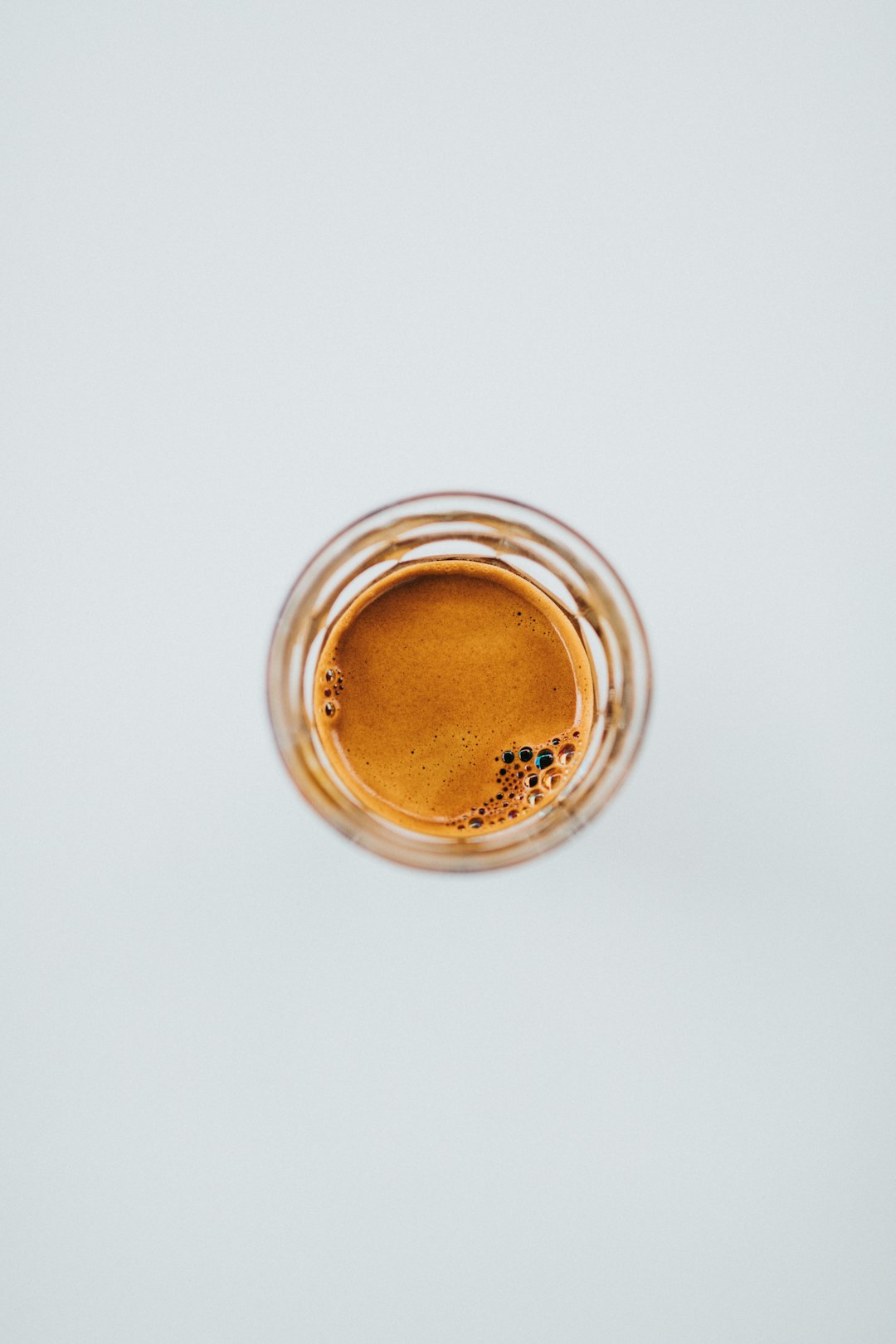 clear-drinking-glass-with-brown-liquid-bq7oacv-s7c